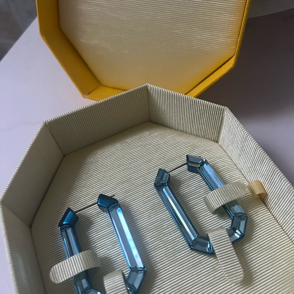 Stunning SWAROVSKI blue lucent hoop earrings BRAND NEW - Picture 3 of 4